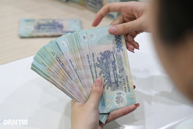 Gửi tiền ngân hàng nào nhận lãi suất cao nhất tháng 8?