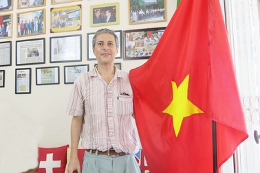 Chuyện ông Tây làm khuyến học