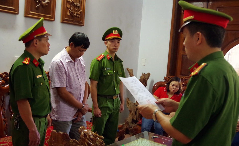Khai thác rừng trái phép, xuất bán sang Trung Quốc - 1 Khai thác rừng trái phép, xuất bán sang Trung Quốc - 1