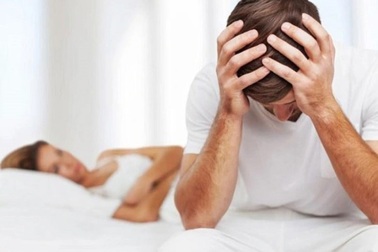 Lén "bóc bánh trả tiền" khi vợ mang bầu, quý ông chết đứng vì mắc bệnh lậu