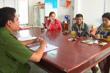 Chàng rể tương lai ra tay trộm tài sản của mẹ vợ trong ngày tình yêu