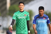 HLV Park Hang Seo tích cực thử nghiệm thủ môn thay Bùi Tiến Dũng