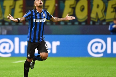 Inter toàn thắng, bỏ xa Juventus 10 điểm