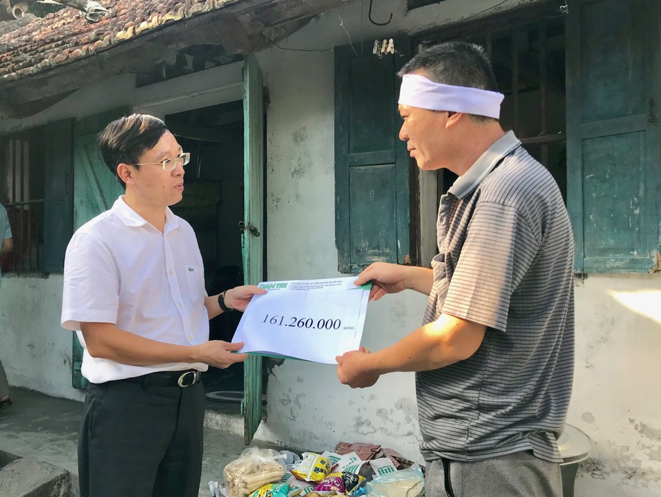 Bạn đọc Dân trí giúp đỡ đôi vợ chồng ung thư khao khát sống để nuôi con - 3 Bạn đọc Dân trí giúp đỡ đôi vợ chồng ung thư khao khát sống để nuôi con - 3