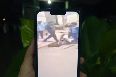 Tạm giữ thanh niên tấn công hai học sinh trên đường ở TPHCM