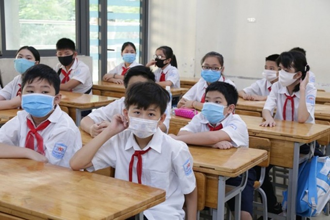 Học sinh các cấp trên cả nước gặp nhiều khó khăn do ảnh hưởng dịch Covid-19. Ảnh: Quang Vinh.