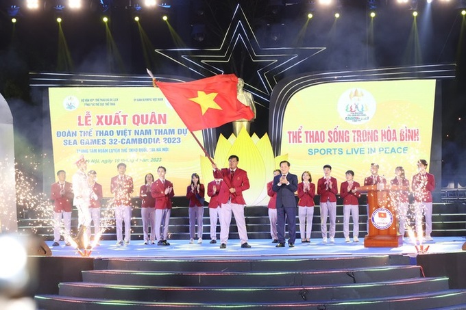 Trưởng đoàn Đặng Hà Việt nhận nhiệm vụ tại SEA Games 32

