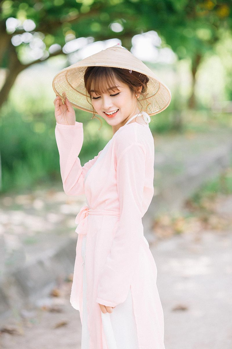 Nét duyên thầm của thiếu nữ quê quan họ Bắc Ninh trong bộ áo yếm - 6 Nét duyên thầm của thiếu nữ quê quan họ Bắc Ninh trong bộ áo yếm - 6