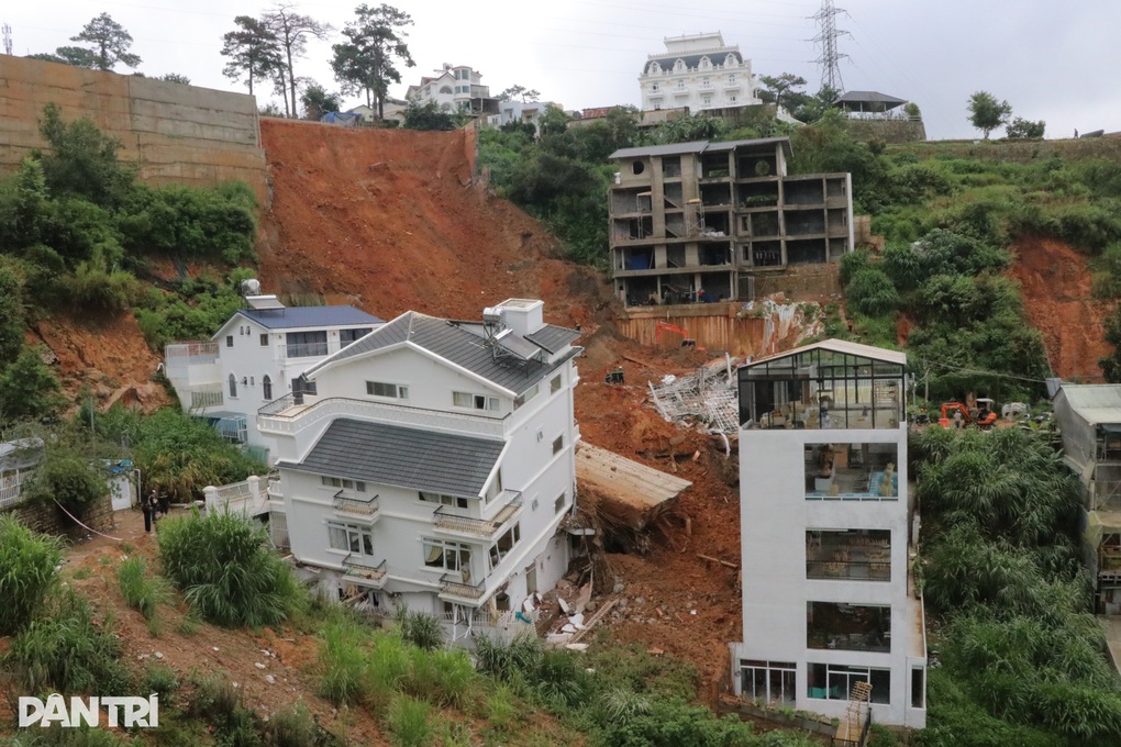 Lâm Đồng xảy ra 13 vụ sạt lở, 4 người tử vong - 1 Lâm Đồng xảy ra 13 vụ sạt lở, 4 người tử vong - 1
