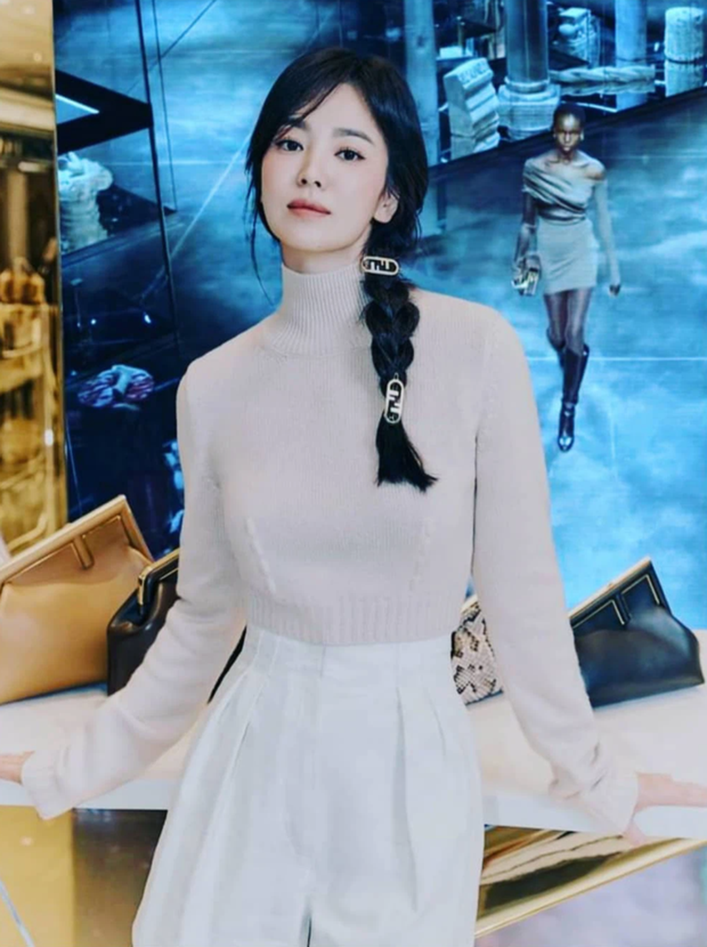 Cao chưa đến 160 cm, Song Hye Kyo vẫn biết hack dáng đỉnh cao - 4 Cao chưa đến 160 cm, Song Hye Kyo vẫn biết hack dáng đỉnh cao - 4