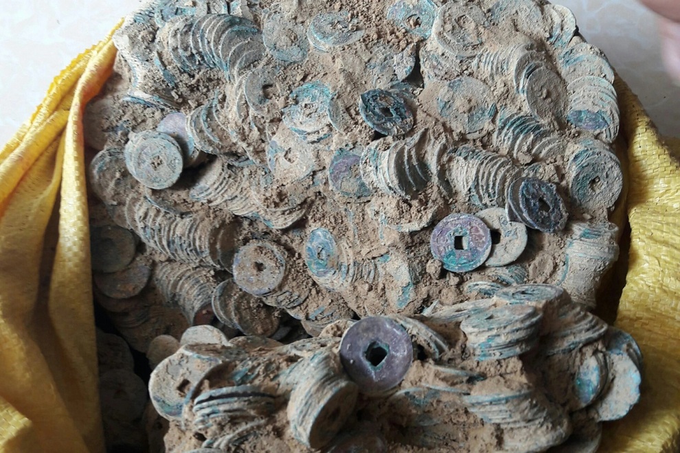 Phát hiện hũ sành chứa nhiều tiền cổ - 1 Phát hiện hũ sành chứa nhiều tiền cổ - 1