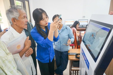 Khẩn trương rà soát sửa đổi chế độ tiền lương, phụ cấp với cán bộ