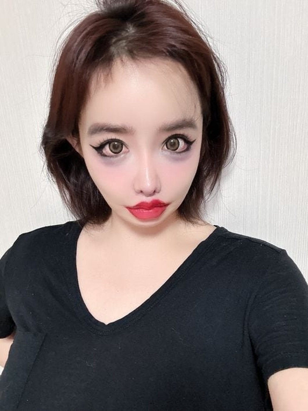 Gương mặt khác lạ của búp bê sống Park Bom trở thành tâm điểm - 1 Gương mặt khác lạ của búp bê sống Park Bom trở thành tâm điểm - 1