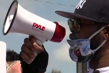 Em trai George Floyd: “Bạo loạn cũng không thể mang anh tôi trở về”