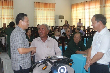 Lãnh đạo Bộ LĐ-TB&XH thăm, tặng quà thương bệnh binh tại Vũng Tàu