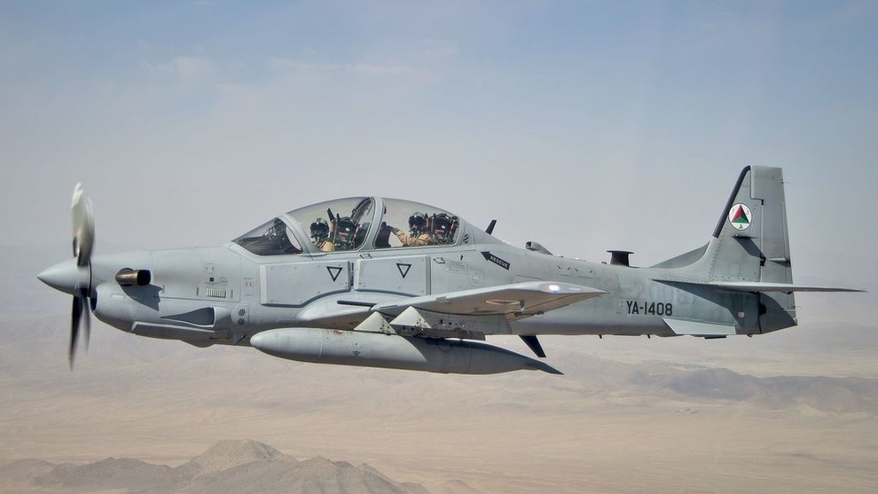 Đào thoát khỏi đất nước, phi cơ Afghanistan đâm trúng tiêm kích Uzbekistan - 1 Đào thoát khỏi đất nước, phi cơ Afghanistan đâm trúng tiêm kích Uzbekistan - 1