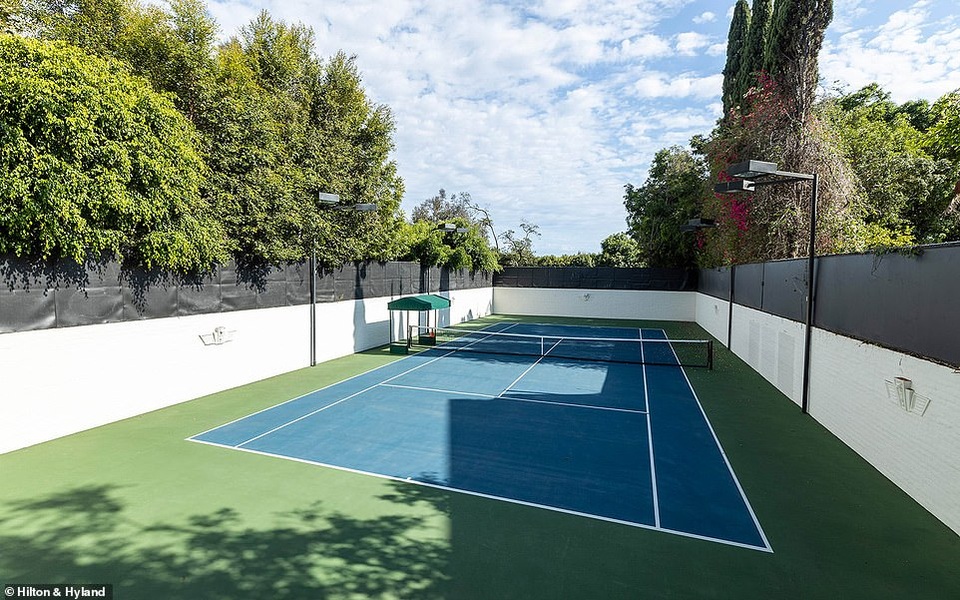 Tỷ phú sáng lập Uber vung tiền tậu biệt thự 43 triệu USD giữa tâm dịch - 3 Tỷ phú sáng lập Uber vung tiền tậu biệt thự 43 triệu USD giữa tâm dịch - 3