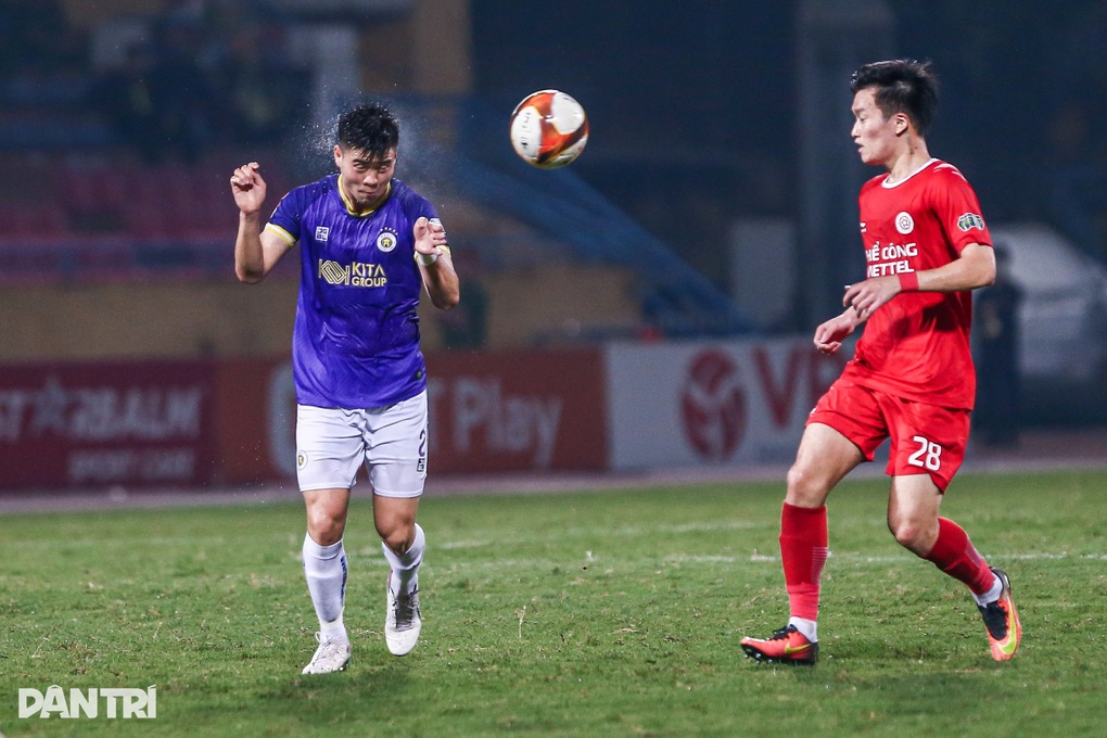 Hoàng Đức ghi bàn trong ngày HLV Kim Sang Sik dự khán sân Hàng Đẫy - 3 Hoàng Đức ghi bàn trong ngày HLV Kim Sang Sik dự khán sân Hàng Đẫy - 3