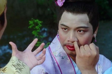 Tài tử chuyên vai giả gái, liệt nửa người hồi phục kỳ diệu sau cơn bạo bệnh