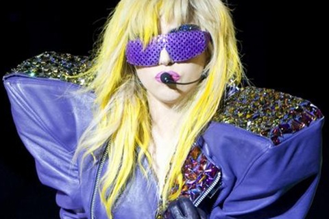 Lady Gaga bị “tố” ăn kiêng quá đà