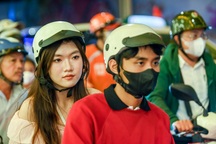 Kẹt xe kéo dài trong đêm giao thừa Tết Dương lịch 2025 ở TPHCM