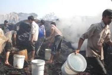 Cháy rụi phân xưởng gia công vợt cầu lông 