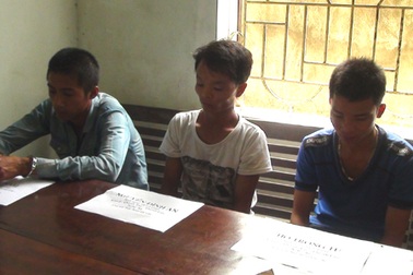 Bắt nhóm đối tượng ném đá vào xe khách trên quốc lộ 1A 