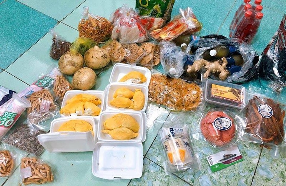 Chàng trai trở về từ Séc mở “tiệm tạp hóa Cô Vy” trong khu cách ly - 4 Chàng trai trở về từ Séc mở “tiệm tạp hóa Cô Vy” trong khu cách ly - 4