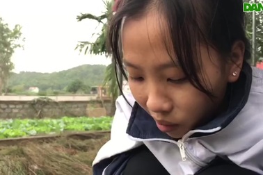 Cô nữ sinh và người mẹ câm điếc