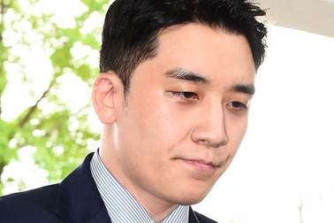 Seungri đề nghị được lùi ngày thẩm vấn vì tội đánh bạc