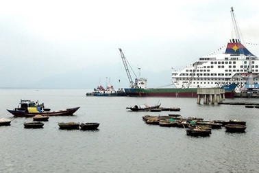 Giải tỏa dứt điểm khu đăng lưới nuôi tôm hùm trong cảng biển Chân Mây