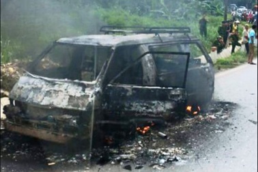 Xe mới mua bốc cháy trên đường đi sửa chữa