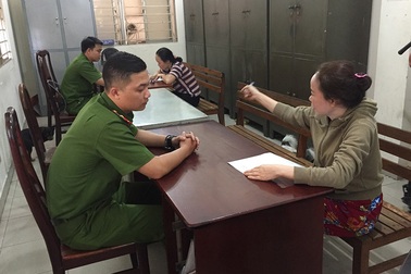 Thí sinh tố giám thị "ăn cắp chất xám", “bảo mẫu” đánh đập trẻ lúc cho ăn