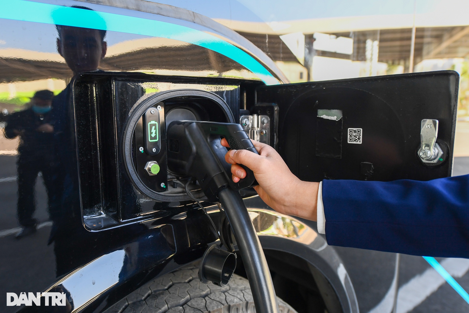 Người dân thủ đô trải nghiệm tuyến xe buýt điện đầu tiên tại Việt Nam - 6 Người dân thủ đô trải nghiệm tuyến xe buýt điện đầu tiên tại Việt Nam - 6