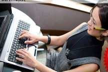 Chị em “hốt bạc” bằng nghề tay trái