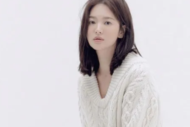 Song Hye Kyo trang điểm trong veo hút hồn cư dân mạng sau lùm xùm “nói không giữ lời”