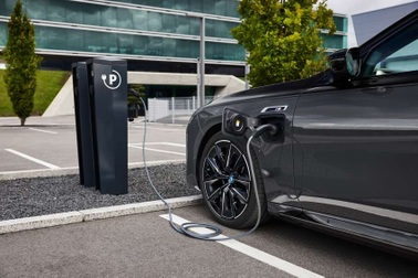 Xe hybrid sạc điện không tiết kiệm nhiên liệu như nhà sản xuất quảng cáo