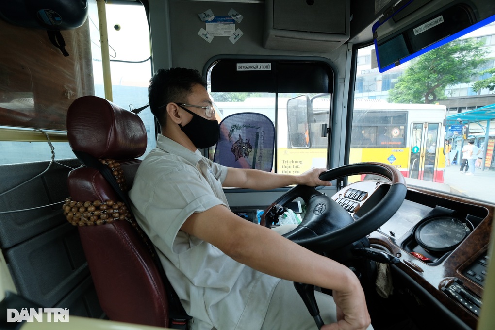 Cả trăm tài xế ra sao khi 5 tuyến buýt tại Hà Nội dừng khai thác? - 2 Cả trăm tài xế ra sao khi 5 tuyến buýt tại Hà Nội dừng khai thác? - 2