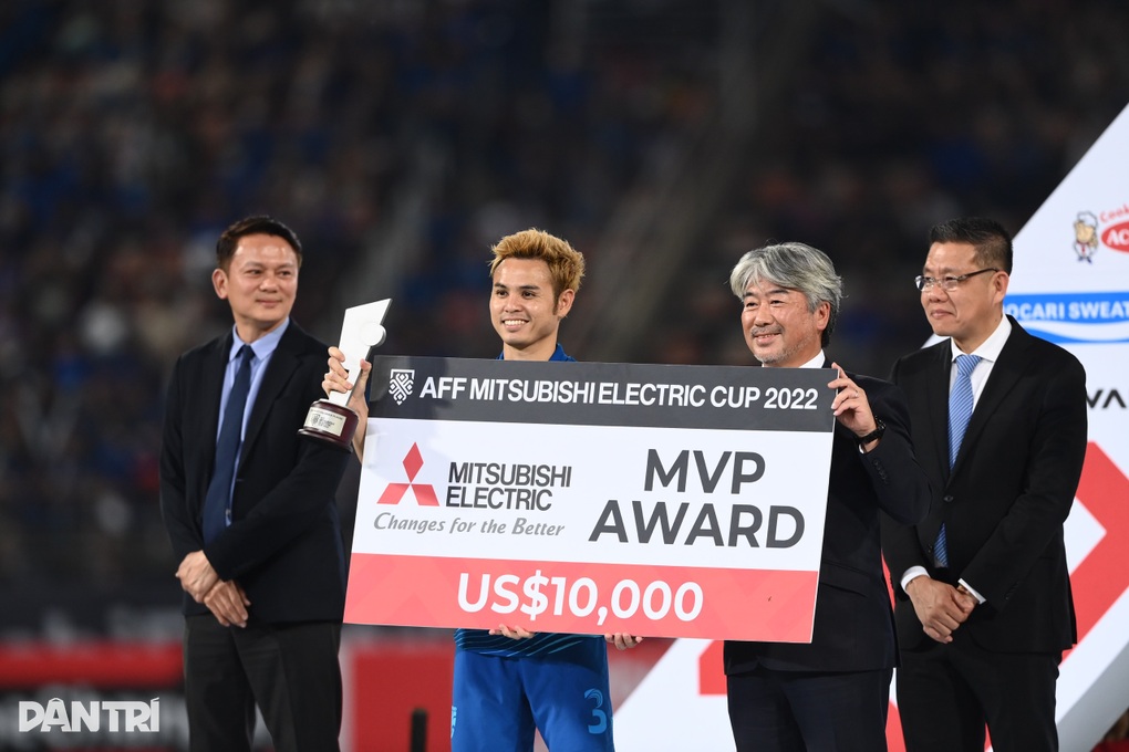 Tiến Linh giành Vua phá lưới, Theerathon xuất sắc nhất AFF Cup 2022 - 2 Tiến Linh giành Vua phá lưới, Theerathon xuất sắc nhất AFF Cup 2022 - 2