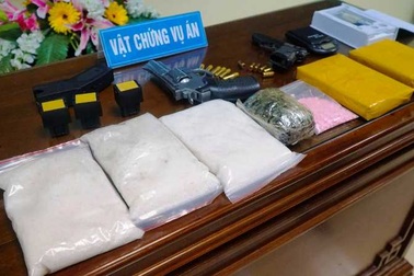 Triệt phá tụ điểm bán ma túy, thu giữ 3 khẩu súng và đạn