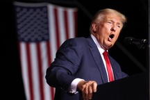 Cựu Tổng thống Trump chỉ trích đối thủ nặng ký "thiếu trung thành"