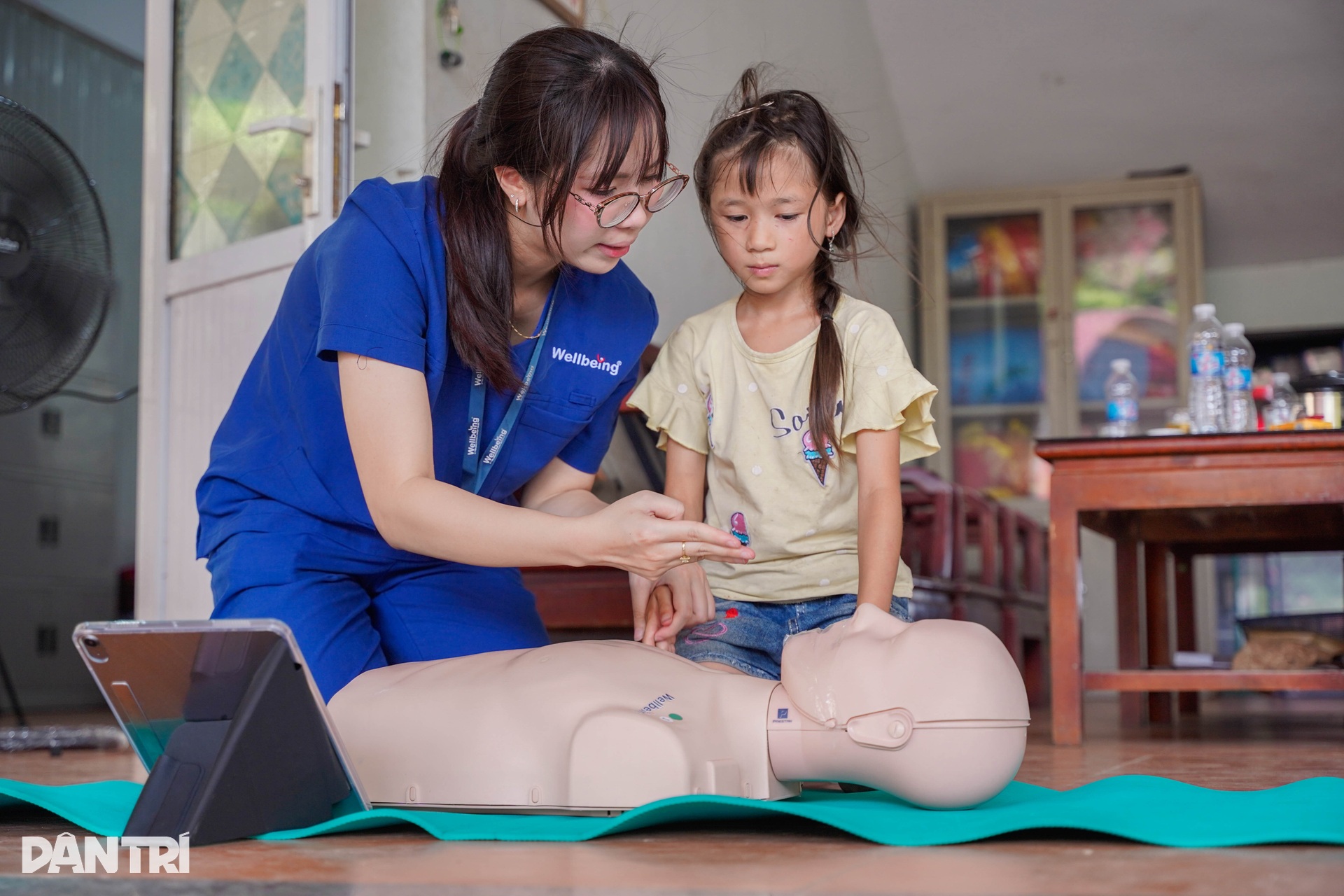 Dân trí đưa chuyên gia lên bản xa tập huấn chống đuối nước cho 200 cô trò - 6