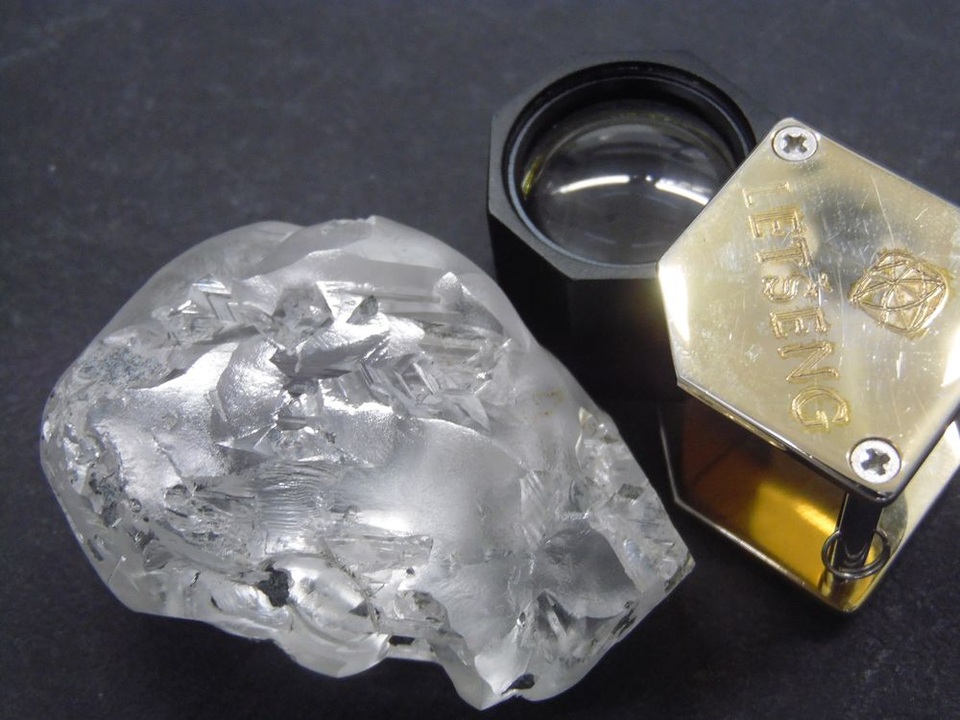 Đào được viên kim cương có giá trị nhất thế giới: 442 carat tại châu Phi - 1 Đào được viên kim cương có giá trị nhất thế giới: 442 carat tại châu Phi - 1