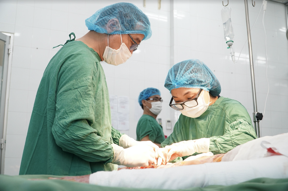 Một trường hợp ghép mô tạng xuyên Việt thực hiện ở Bệnh viện Chợ Rẫy (Ảnh: Nguyễn Hạnh).Một trường hợp ghép mô tạng xuyên Việt thực hiện ở Bệnh viện Chợ Rẫy (Ảnh: Nguyễn Hạnh).