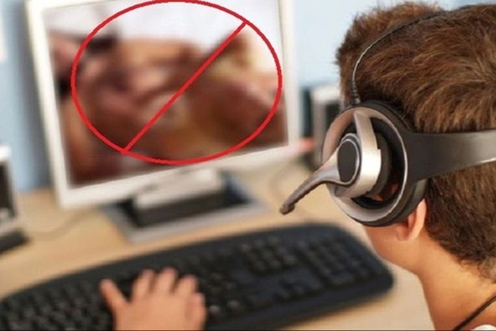 Giật mình phát hiện học sinh xem web đen ngay trong máy tính tại trường - 1 Giật mình phát hiện học sinh xem web đen ngay trong máy tính tại trường - 1