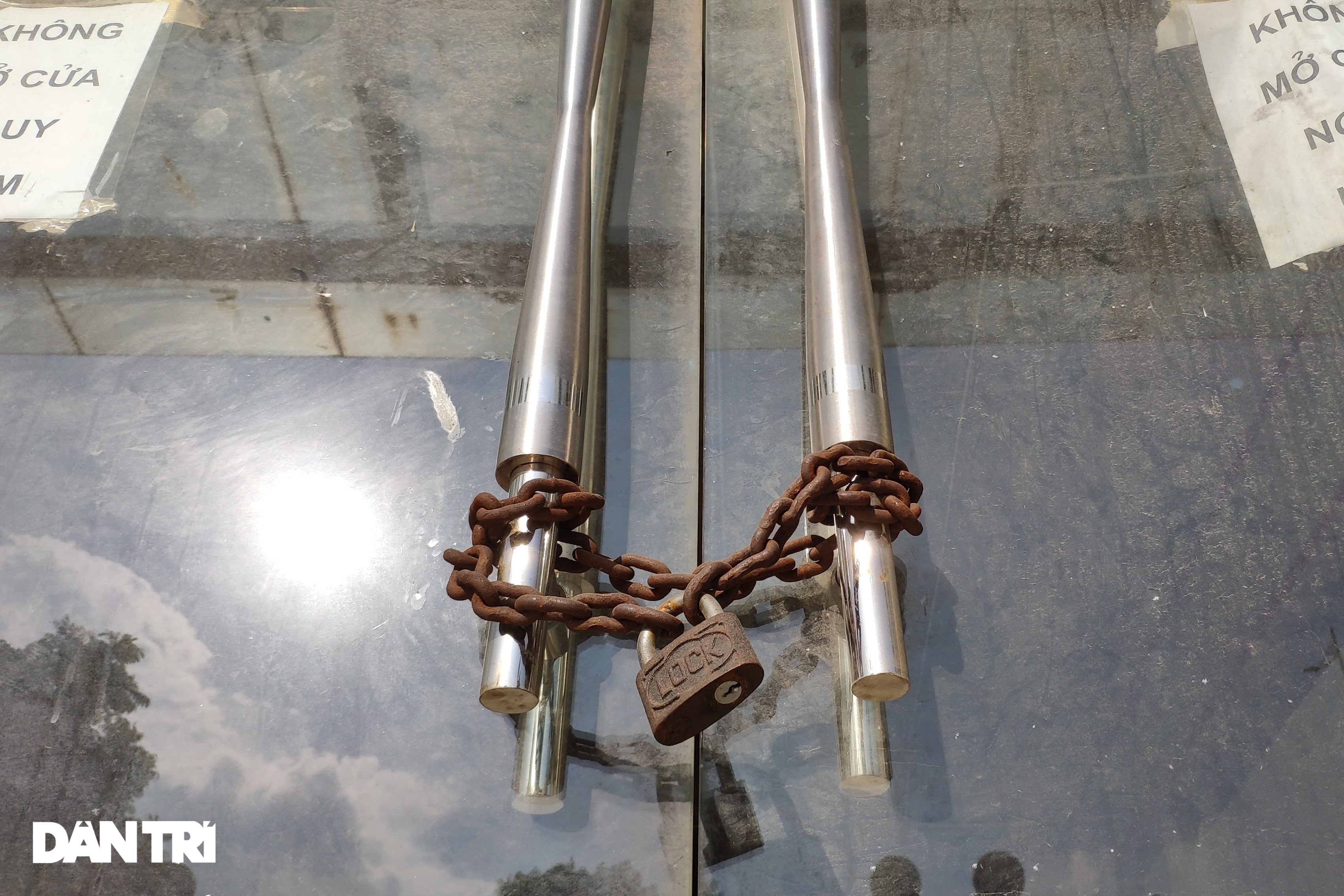 Cận cảnh dãy nhà giãn dân khu phố cổ bị bỏ hoang nhiều năm tại Hà Nội - 10 Cận cảnh dãy nhà giãn dân khu phố cổ bị bỏ hoang nhiều năm tại Hà Nội - 10