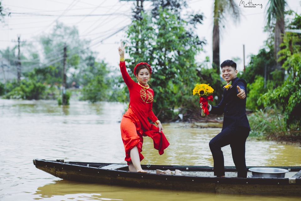 Cặp đôi xứ Huế vượt lũ thành duyên - 2 Cặp đôi xứ Huế vượt lũ thành duyên - 2