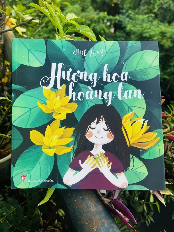 Bìa cuốn sách xinh xắn cất giữ ở bên trong những câu chuyện đẹp.