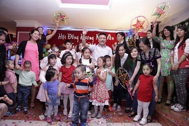 Tết Trung thu ấm lòng với trẻ Việt tại Mátxcơva