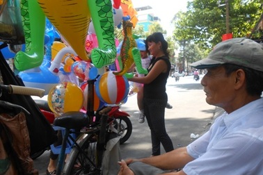 Quần quật mưu sinh trong Ngày Quốc tế Lao động